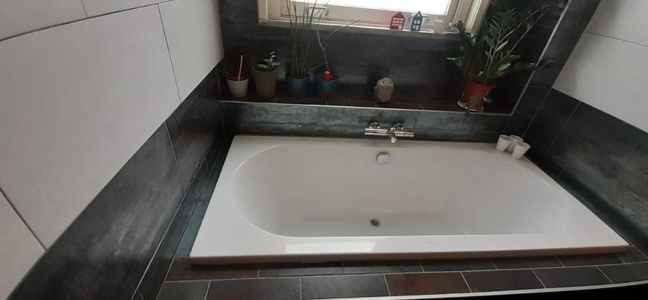 Charlotte, Not For Parties, Not A Hotel, Room With Shared Bathroom, No Kitchen อัมสเตอร์ดัม ภายนอก รูปภาพ